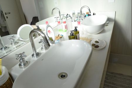 Apartamento para alugar com 181m², 3 quartos e 3 vagasBanheiro da Suíte 1