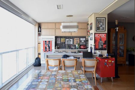Apartamento para alugar com 181m², 3 quartos e 3 vagasVaranda