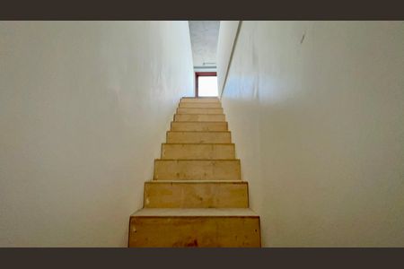Apartamento à venda com 84m², 1 quarto e 1 vagaEscada
