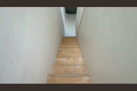 Apartamento à venda com 68m², 1 quarto e 1 vagaEscada
