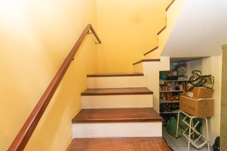 Escada de casa à venda com 5 quartos, 217m² em Jardim Brasil (zona Norte), São Paulo