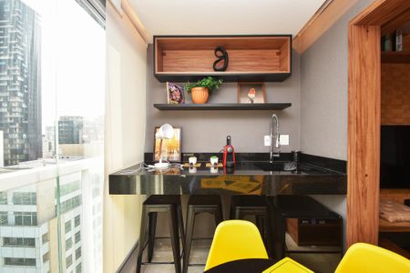 Varanda gourmet com home office de kitnet/studio à venda com 1 quarto, 27m² em Jardim Paulistano, São Paulo