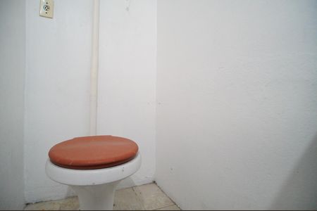 Banheiro de kitnet/studio para alugar com 1 quarto, 26m² em Walderez, Sapucaia do Sul