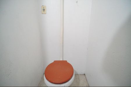 Banheiro de kitnet/studio para alugar com 1 quarto, 26m² em Walderez, Sapucaia do Sul