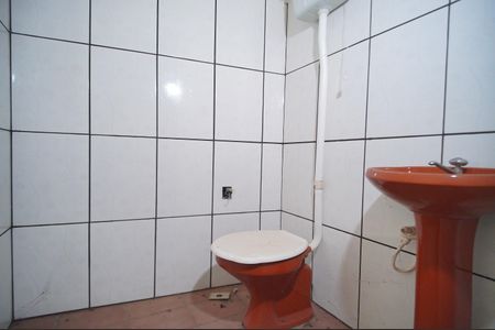 Banheiro de kitnet/studio para alugar com 1 quarto, 50m² em Walderez, Sapucaia do Sul