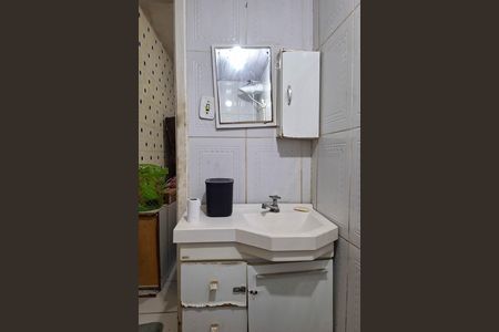Banheiro de kitnet/studio para alugar com 1 quarto, 26m² em Centro, Niterói