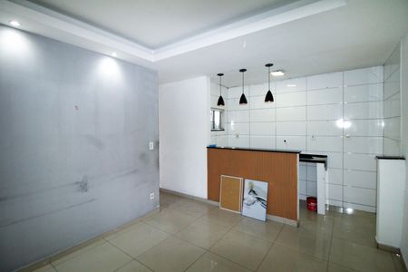 Sala de casa à venda com 2 quartos, 60m² em Irajá, Rio de Janeiro