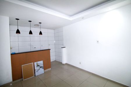 Sala de casa à venda com 2 quartos, 60m² em Irajá, Rio de Janeiro