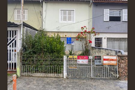 Casa à venda com 100m², 2 quartos e 1 vaga Casa à venda com 100m², 2 quartos e 1 vagaFachada