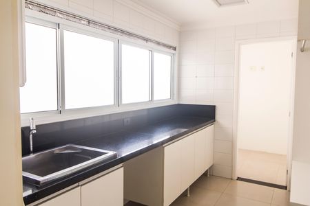 Apartamento à venda com 158m², 3 quartos e 3 vagas Apartamento à venda com 158m², 3 quartos e 3 vagasÁrea de Serviço