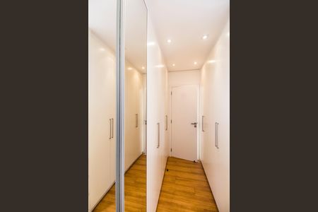 Apartamento à venda com 158m², 3 quartos e 3 vagas Apartamento à venda com 158m², 3 quartos e 3 vagasCloset da suíte
