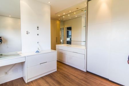 Apartamento à venda com 158m², 3 quartos e 3 vagas Apartamento à venda com 158m², 3 quartos e 3 vagasSuíte