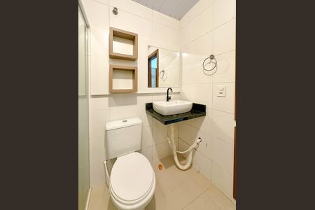 Banheiro de kitnet/studio para alugar com 1 quarto, 35m² em São João do Rio Vermelho, Florianópolis