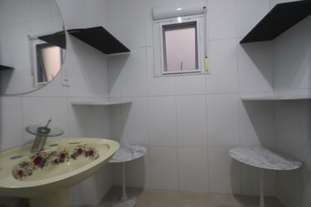 Casa para alugar com 130m², 2 quartos e 1 vagaBanheiro de Baixo