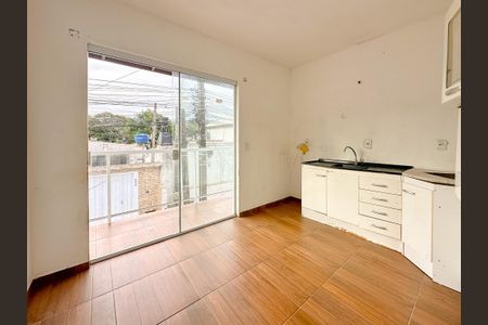 Sala/Cozinha de kitnet/studio para alugar com 1 quarto, 35m² em São João do Rio Vermelho, Florianópolis