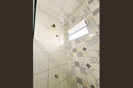 Banheiro de kitnet/studio para alugar com 1 quarto, 35m² em São João do Rio Vermelho, Florianópolis