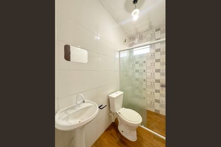 Banheiro de kitnet/studio para alugar com 1 quarto, 35m² em São João do Rio Vermelho, Florianópolis