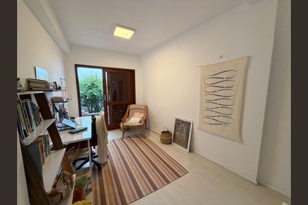 Casa de condomínio à venda com 120m², 1 quarto e 1 vaga Casa de condomínio à venda com 120m², 1 quarto e 1 vagaEscritório