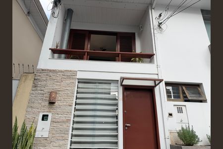 Casa de condomínio à venda com 120m², 1 quarto e 1 vaga Casa de condomínio à venda com 120m², 1 quarto e 1 vagaFachada