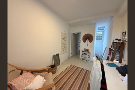 Casa de condomínio à venda com 120m², 1 quarto e 1 vaga Casa de condomínio à venda com 120m², 1 quarto e 1 vagaEscritório