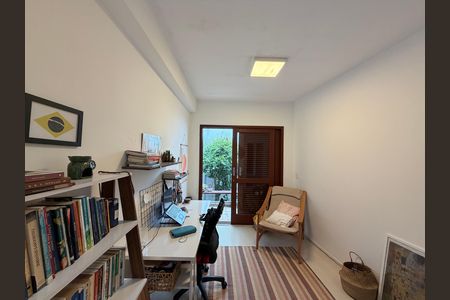 Casa de condomínio à venda com 120m², 1 quarto e 1 vaga Casa de condomínio à venda com 120m², 1 quarto e 1 vagaEscritório