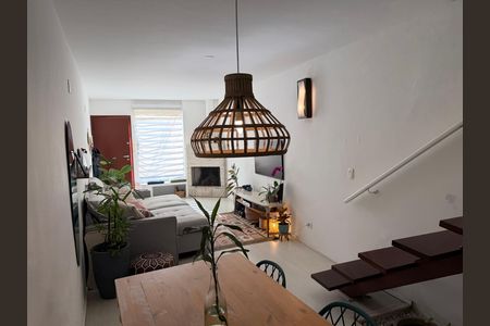 Casa de condomínio à venda com 120m², 1 quarto e 1 vaga Casa de condomínio à venda com 120m², 1 quarto e 1 vagaSala
