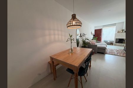Casa de condomínio à venda com 120m², 1 quarto e 1 vaga Casa de condomínio à venda com 120m², 1 quarto e 1 vagaSala