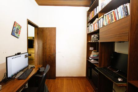 Casa à venda com 370m², 4 quartos e 3 vagasEscritório 