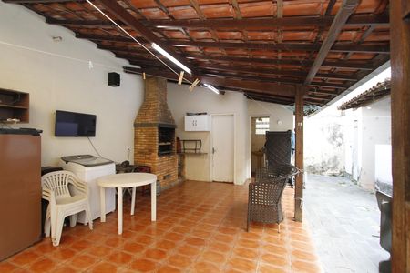 Casa à venda com 370m², 4 quartos e 3 vagasChurrasqueira