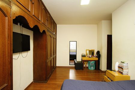 Casa à venda com 370m², 4 quartos e 3 vagasSuíte