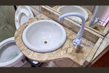 Casa à venda com 125m², 3 quartos e sem vaga Casa à venda com 125m², 3 quartos e sem vagaBanheiro