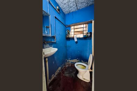 Casa à venda com 125m², 3 quartos e sem vaga Casa à venda com 125m², 3 quartos e sem vagaBanheiro