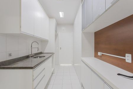 Apartamento à venda com 83m², 2 quartos e 3 vagas Apartamento à venda com 83m², 2 quartos e 3 vagasCozinha