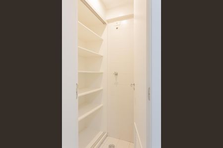 Apartamento à venda com 83m², 2 quartos e 3 vagas Apartamento à venda com 83m², 2 quartos e 3 vagasÁrea de Serviço