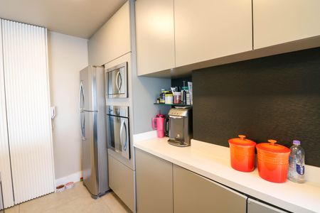 Apartamento à venda com 100m², 1 quarto e 2 vagas Apartamento à venda com 100m², 1 quarto e 2 vagasSala / Cozinha
