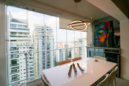 Apartamento à venda com 100m², 1 quarto e 2 vagas Apartamento à venda com 100m², 1 quarto e 2 vagasSala / Cozinha