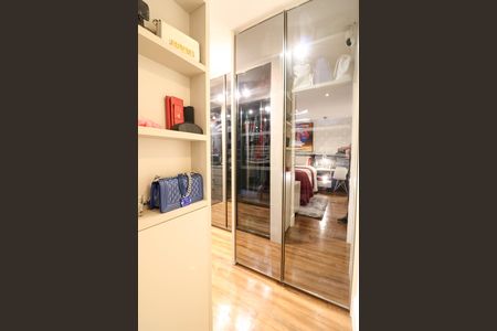 Apartamento à venda com 100m², 1 quarto e 2 vagas Apartamento à venda com 100m², 1 quarto e 2 vagasCloset