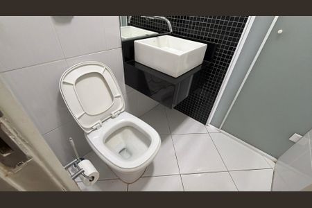 Apartamento à venda com 79m², 2 quartos e 1 vaga Apartamento à venda com 79m², 2 quartos e 1 vagaBanheiro
