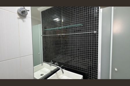 Apartamento à venda com 79m², 2 quartos e 1 vaga Apartamento à venda com 79m², 2 quartos e 1 vagaBanheiro
