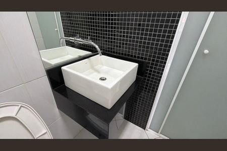 Apartamento à venda com 79m², 2 quartos e 1 vaga Apartamento à venda com 79m², 2 quartos e 1 vagaBanheiro