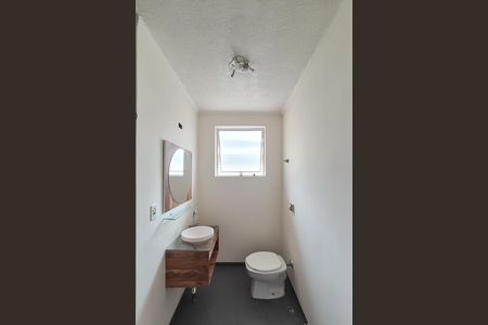 Casa para alugar com 74m², 2 quartos e 2 vagasBanheiro Social