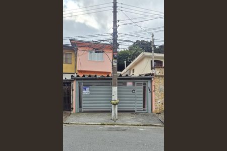 Casa para alugar com 74m², 2 quartos e 2 vagasFachada