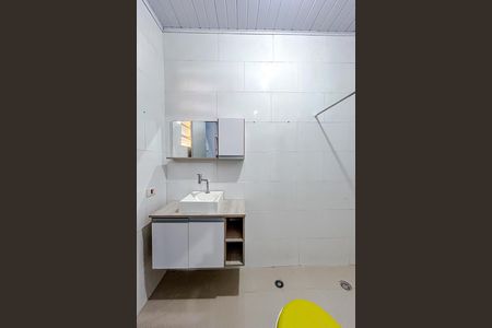 Banheiro de casa para alugar com 1 quarto, 32m² em Chácara Seis de Outubro, São Paulo