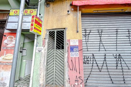 Casa para alugar com 32m², 1 quarto e sem vagaFachada com Plaquinha
