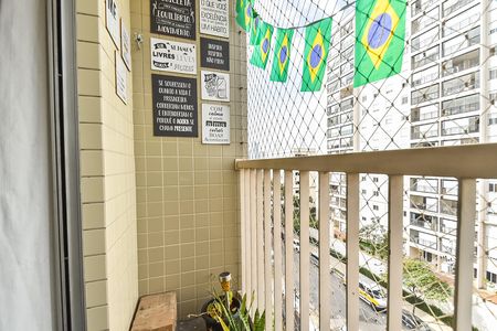 Apartamento à venda com 62m², 3 quartos e 1 vaga Apartamento à venda com 62m², 3 quartos e 1 vagaVaranda
