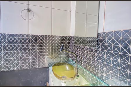 Apartamento à venda com 60m², 2 quartos e 1 vaga Apartamento à venda com 60m², 2 quartos e 1 vagaBanheiro