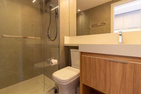 Banheiro de kitnet/studio para alugar com 1 quarto, 24m² em Pinheiros, São Paulo