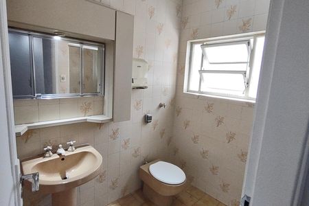 Casa para alugar com 350m², 4 quartos e 6 vagas Casa para alugar com 350m², 4 quartos e 6 vagasBanheiro