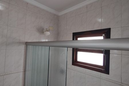 Casa para alugar com 350m², 4 quartos e 6 vagas Casa para alugar com 350m², 4 quartos e 6 vagasBanheiro da Suíte 2