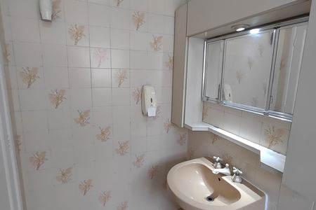 Casa para alugar com 350m², 4 quartos e 6 vagas Casa para alugar com 350m², 4 quartos e 6 vagasBanheiro
